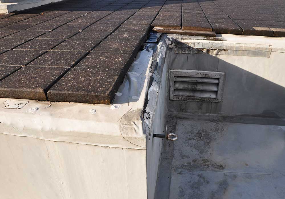 Roof-membrane-degraded